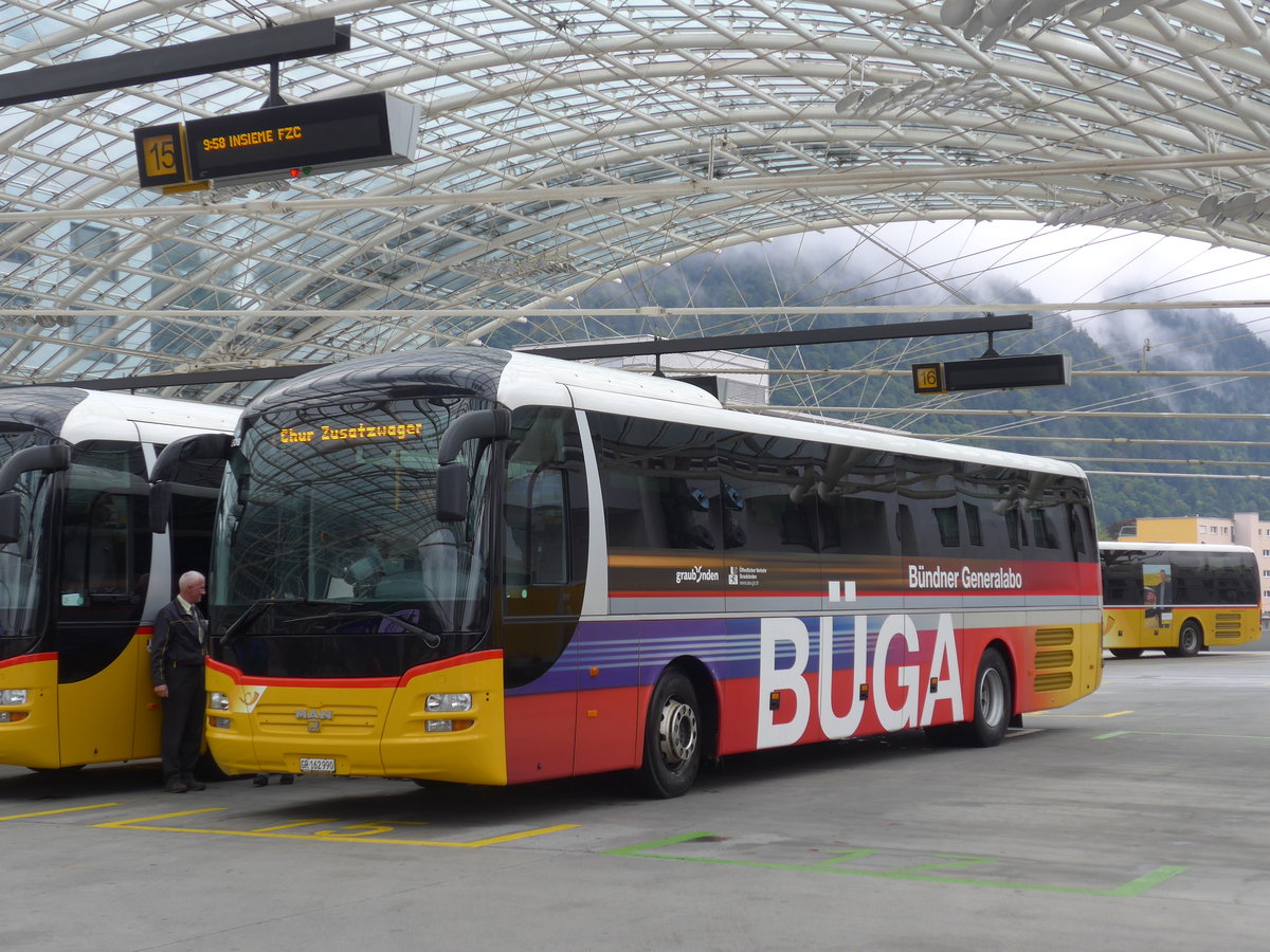 (184'801) - PostAuto Graub�nden - GR 162'990 - MAN am 16. September 2017 in Chur, Postautostation