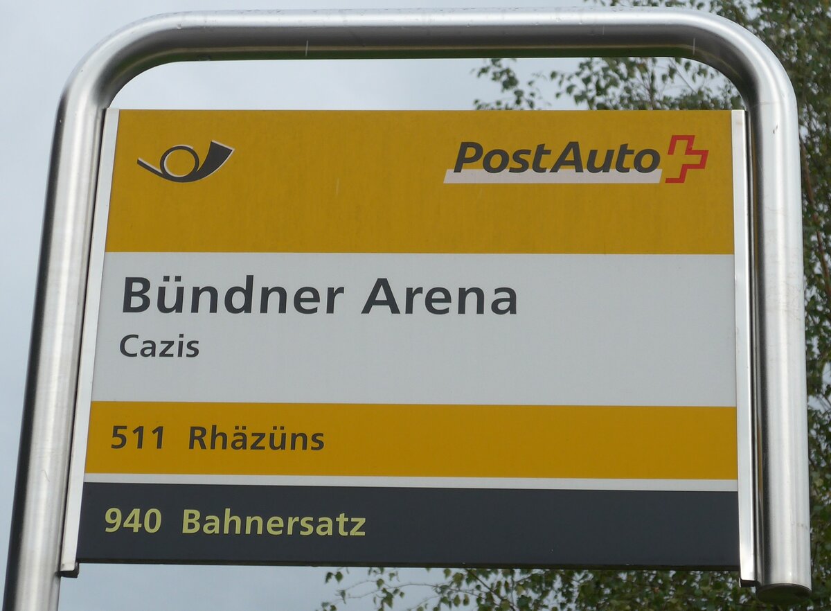 (184'810) - PostAuto-Haltestellenschild - Cazis, B�ndner _Arena - am 16. September 2017