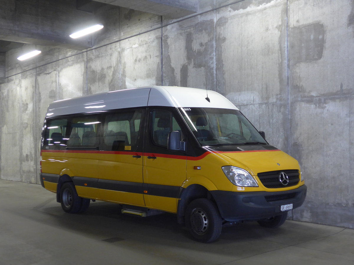 (185'049) - PostAuto Graub�nden - GR 69'693 - Mercedes am 16. September 2017 in Thusis, Postautostation