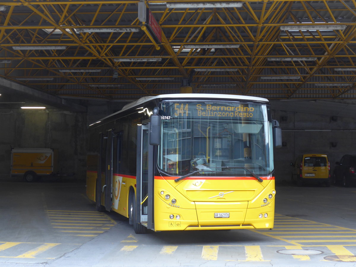 (185'055) - PostAuto Graub�nden - GR 162'976 - Volvo am 16. September 2017 in Thusis, Postautostation