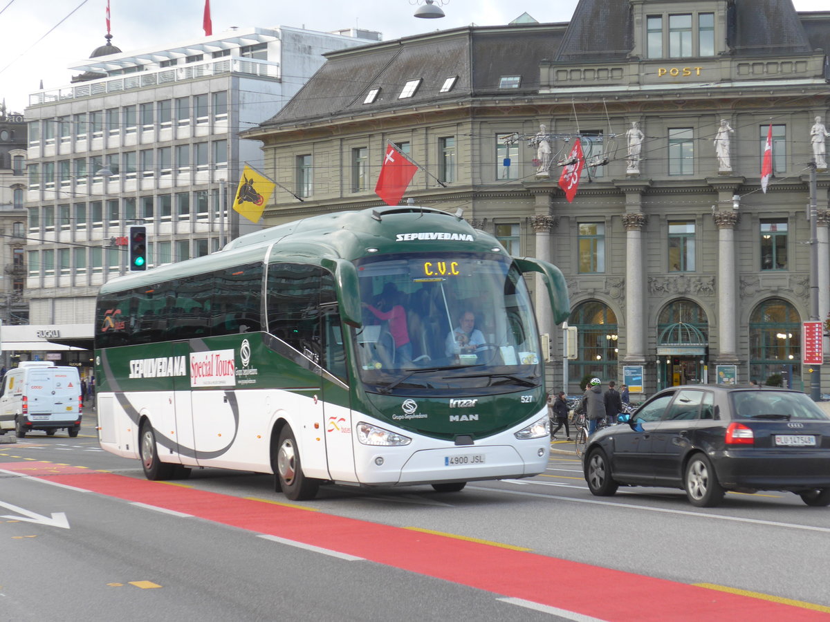 (185'107) - Aus Spanien: Sepulvedana, segovia - Nr. 527/4900 JSL - MAN/Irizar am 18. September 2017 in Luzern, Bahnhofbr�cke