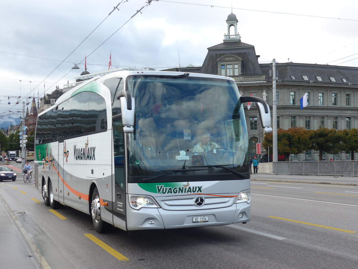 (185'125) - Vuagniaux, Yvonand - VD 1156 - Mercedes am 18. September 2017 in Luzern, Bahnhofbr�cke