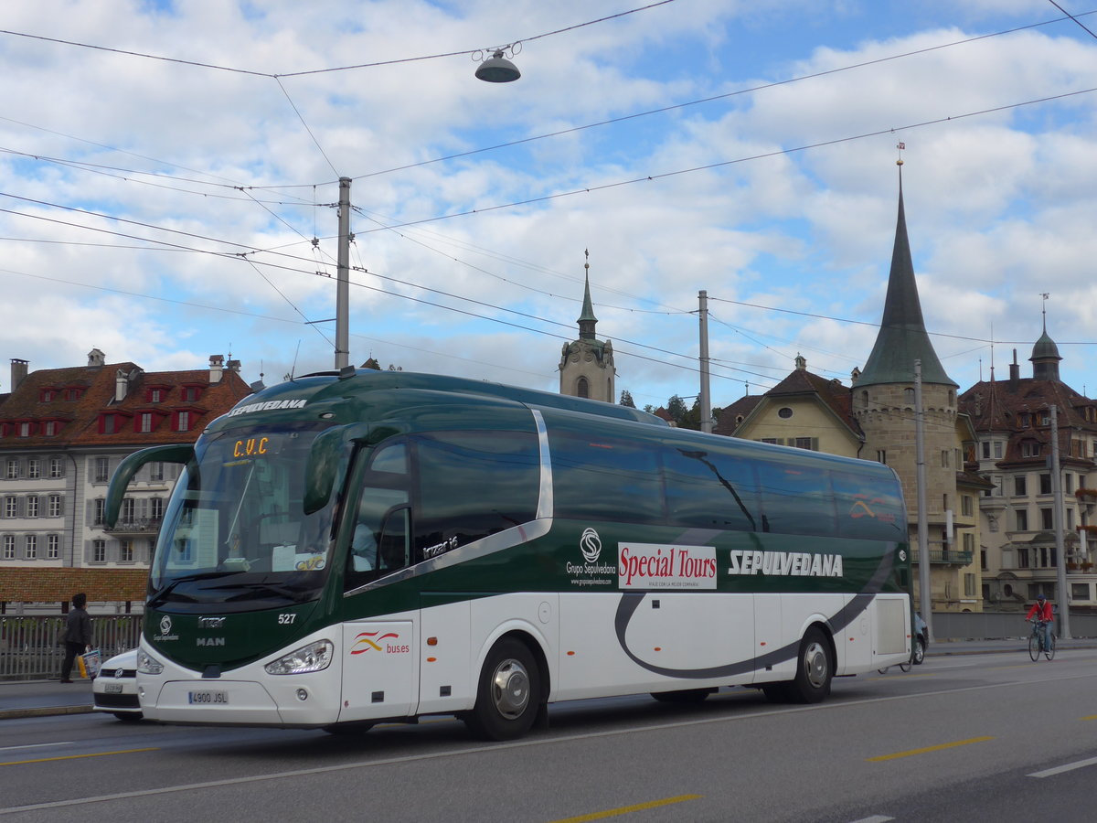 (185'132) - Aus Spanien: Sepulvedana, Segovia - Nr. 527/4900 JSL - MAN/Irizar am 18. September 2017 in Luzern, Bahnhofbr�cke