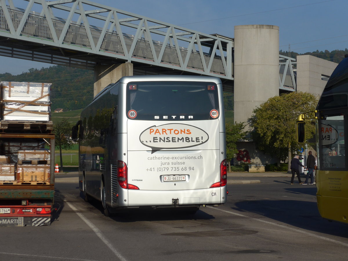 (185'197) - Catherine Excursions, Vicques - JU 66'331 - Setra am 25. September 2017 in Bursins, Rastst�tte La C�te