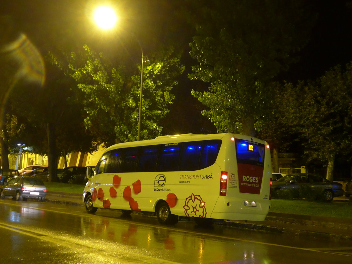 (185'211) - Transport urb�, Roses - Nr. 24/0196 JTY - Iveco am 25. September 2017 in Roses, Ciutadella