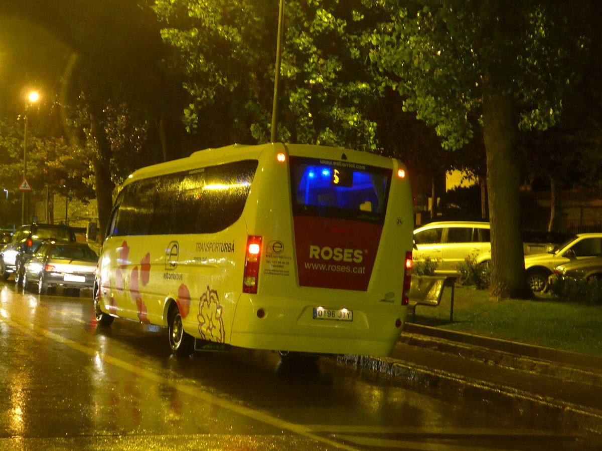 (185'212) - Transport urb�, Roses - Nr. 24/0196 JTY - Iveco am 25. September 2017 in Roses, Ciutadella