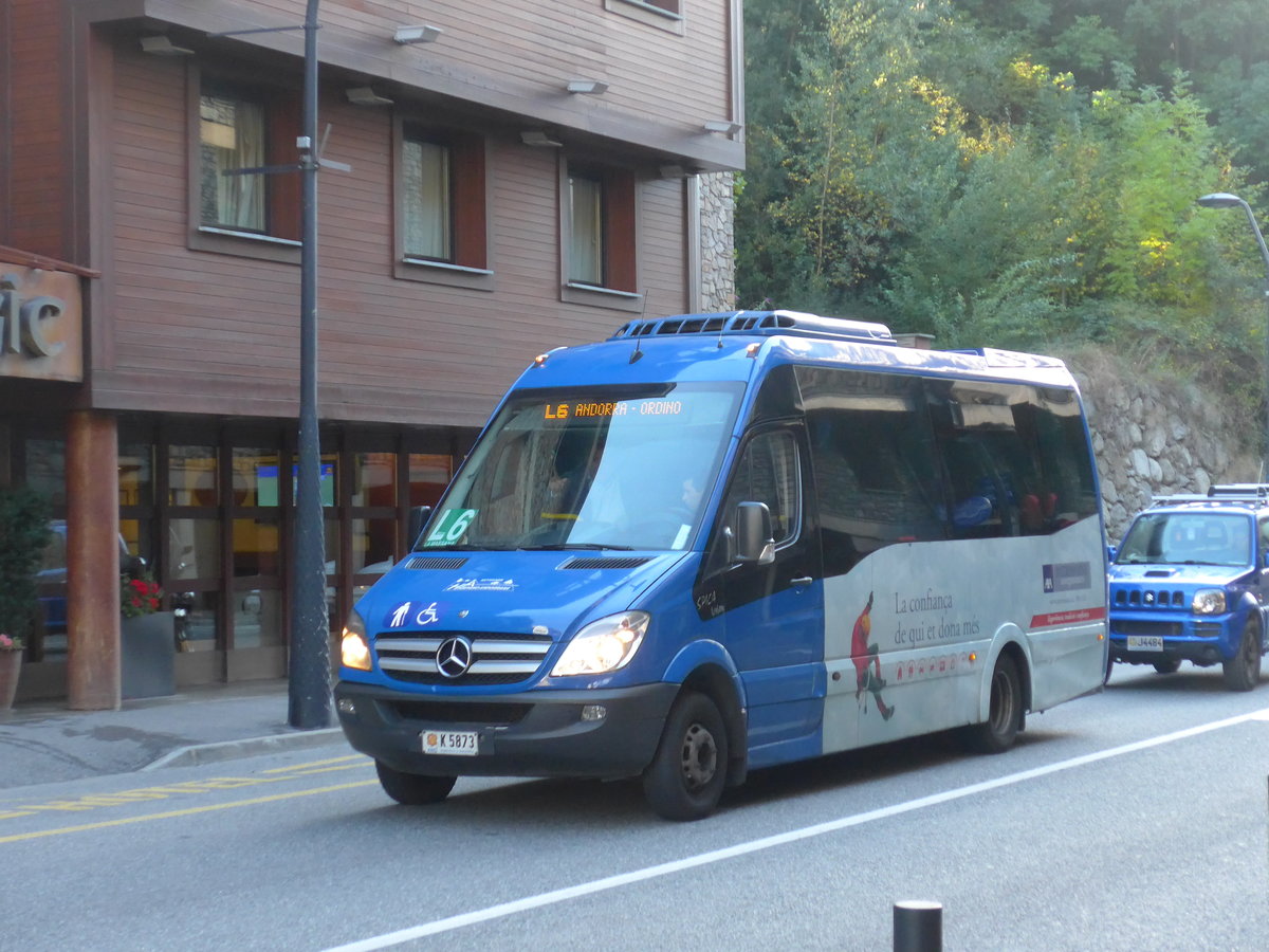 (185'460) - Hispano Andorrana, Andorra la Vella - K5873 - Mercedes am 28. September 2017 in La Massana, Hotel M�gic