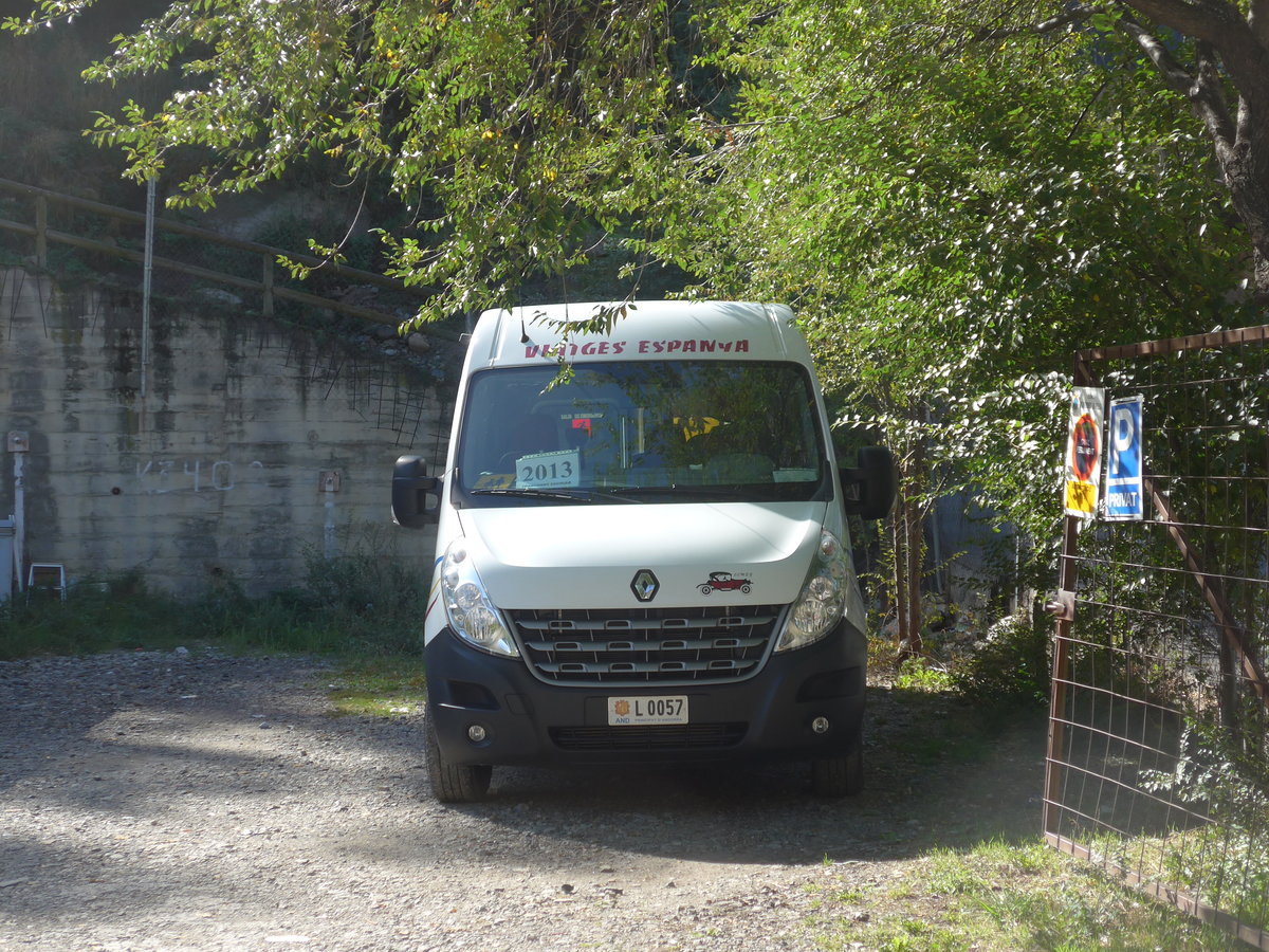 (185'481) - Viatges Espanya, Sant Juli� de L�ria - L0057 - Renault am 28. September 2017 in Andorra la Vella, Parkplatz