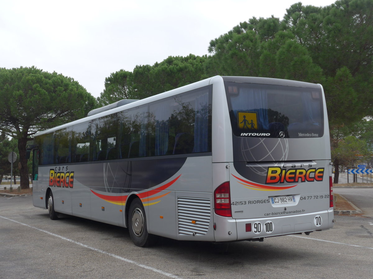 (185'734) - Bierce, Riorges - Nr. 13/CJ 982 HV - Mercedes am 30. September 2017 in Mont�limar, Rastst�tte