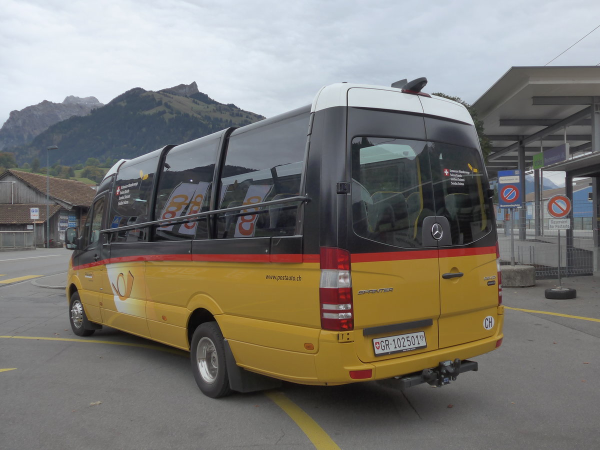 (185'749) - PostAuto Graub�nden - GR 102'501 - Mercedes/Tomassini am 2. Oktober 2017 beim Bahnhof Reichenbach