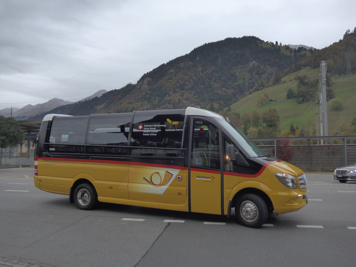 (185'751) - PostAuto Graub�nden - GR 102'501 - Mercedes/Tomassini am 2. Oktober 2017 beim Bahnhof Reichenbach