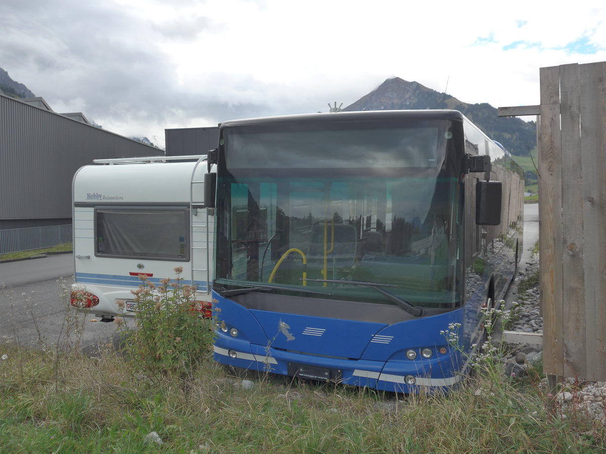 (185'762) - AFA Adelboden - Nr. 54 - Neoplan (ex VBZ Z�rich Nr. 243) am 8. Oktober 2017 in Frutigen, Garage