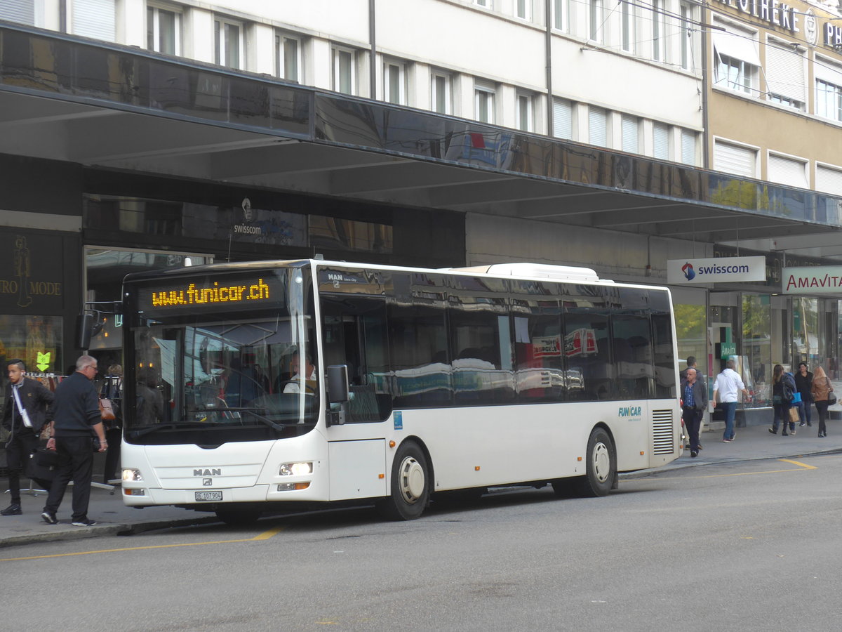 (186'000) - Funi-Car, Biel - Nr. 4/BE 107'904 - MAN/G�ppel am 21. Oktober 2017 beim Bahnhof Biel