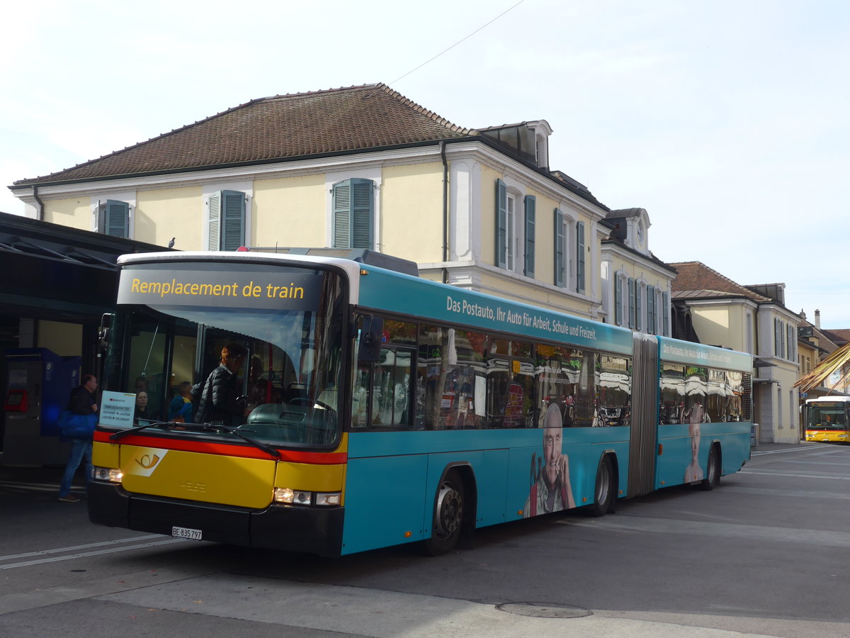 (186'005) - PostAuto Bern - Nr. 797/BE 835'797 - Volvo/Hess (ex Bernmobil, Bern Nr. 258) am 21. Oktober 2017 beim Bahnhof Del�mont