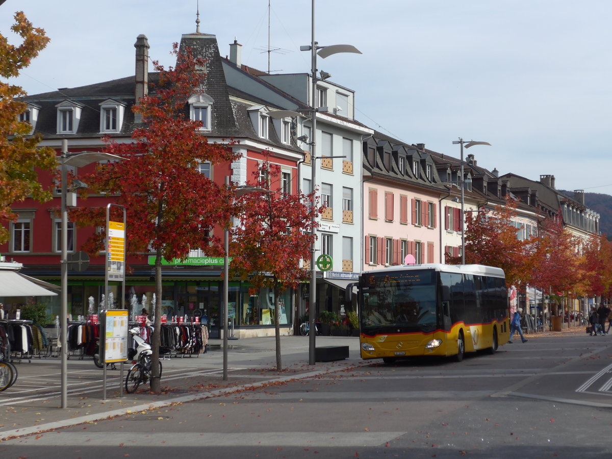 (186'042) - CarPostal Ouest - JU 32'766 - Mercedes (ex Nr. 26) am 21. Oktober 2017 beim Bahnhof Del�mont