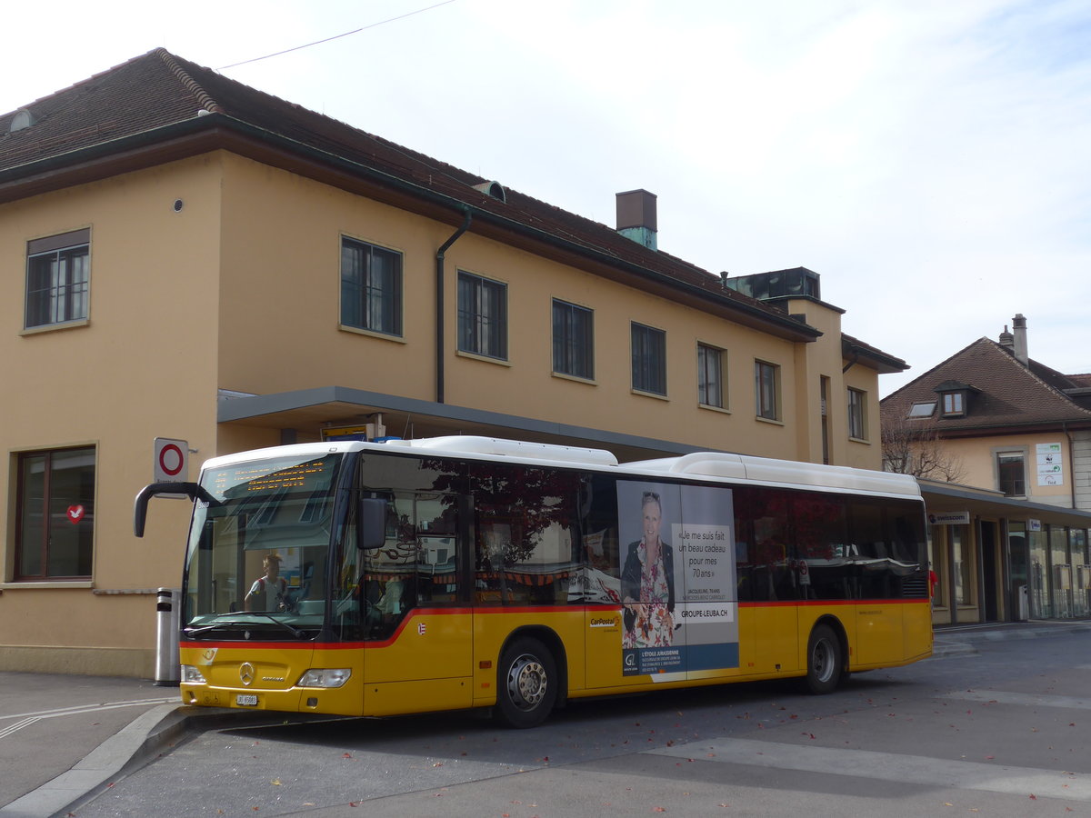 (186'046) - CarPostal Ouest - JU 65'083 - Mercedes (ex Nr. 21) am 21. Oktober 2017 beim Bahnhof Del�mont