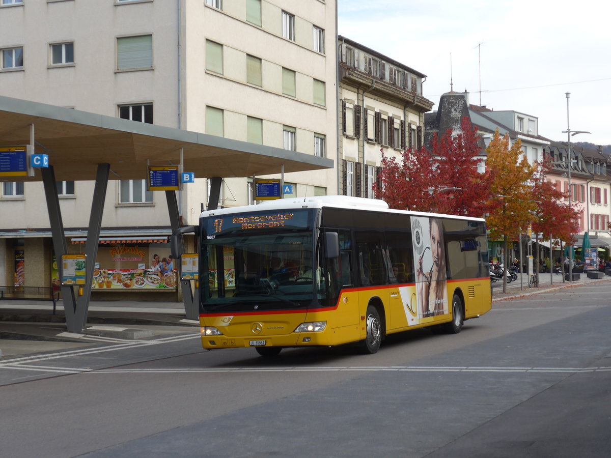 (186'053) - CarPostal Ouest - JU 65'081 - Mercedes (ex Nr. 14) am 21. Oktober 2017 beim Bahnhof Del�mont