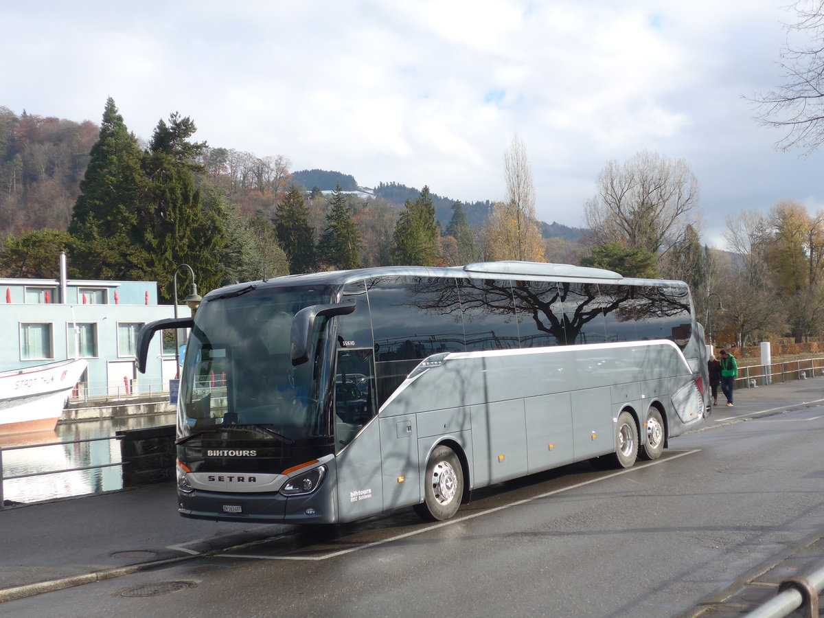 (186'566) - Bihtours, Schlieren - ZH 163'497 - Setra am 19. November 2017 bei der Schiffl�ndte Thun