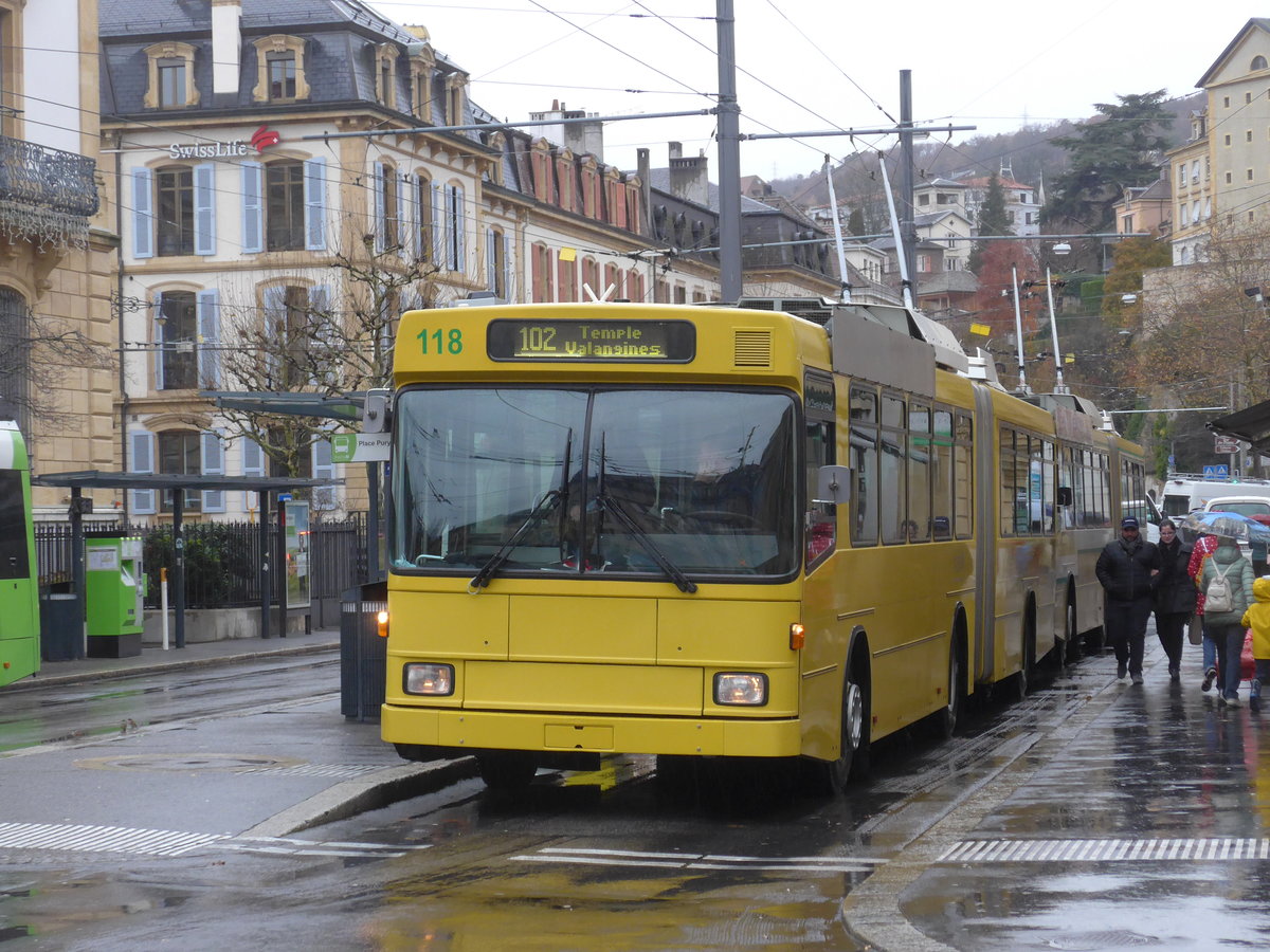 (186'595) - transN, La Chaux-de-Fonds - Nr. 118 - NAW/Hess Gelenktrolleybus (ex TN Neuch�tel Nr. 118) am 25. November 2017 in Neuch�tel, Place Pury