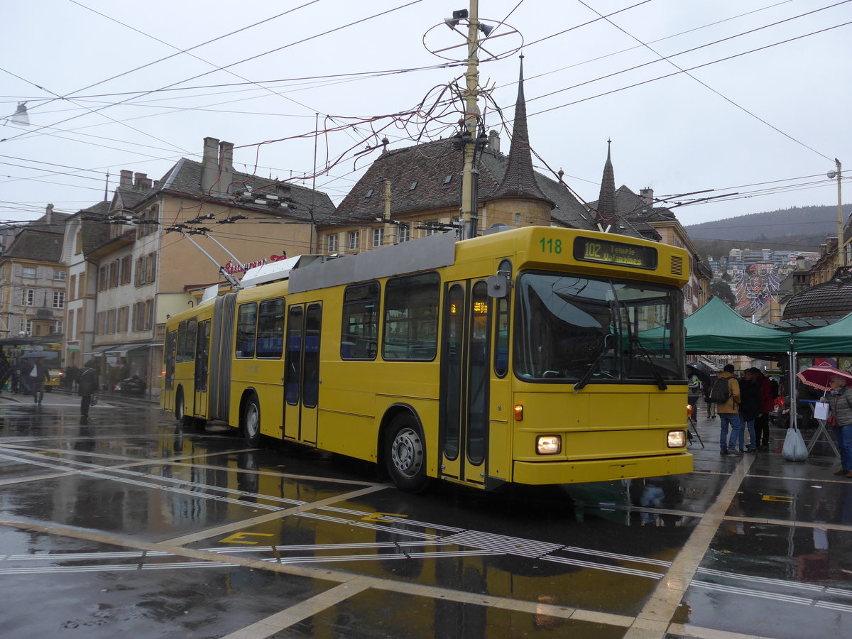 (186'597) - transN, La Chaux-de-Fonds - Nr. 118 - NAW/Hess Gelenktrolleybus (ex TN Neuch�tel Nr. 118) am 25. November 2017 in Neuch�tel, Place Pury