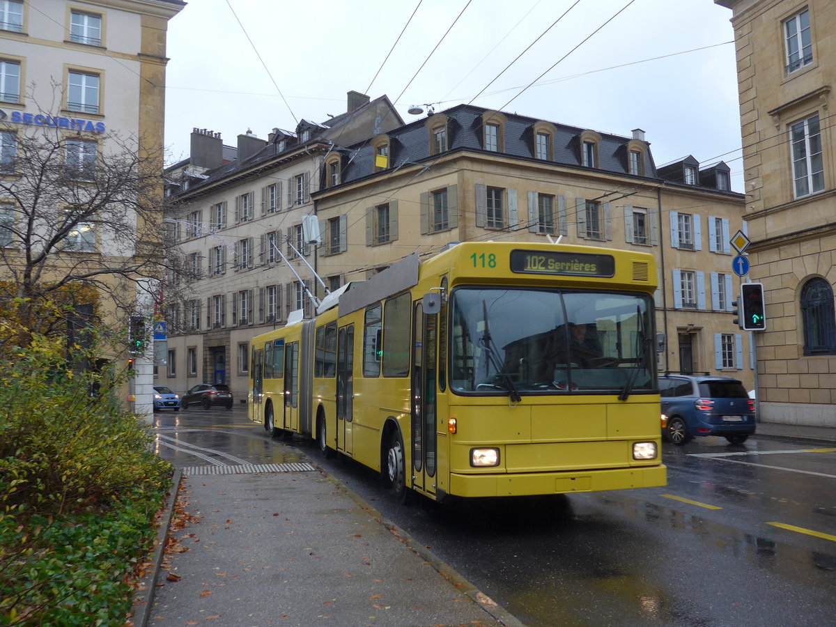 (186'607) - transN, La Chaux-de-Fonds - Nr. 118 - NAW/Hess Gelenktrolleybus (ex TN Neuch�tel Nr. 118) am 25. November 2017 in Neuch�tel, Place Pury