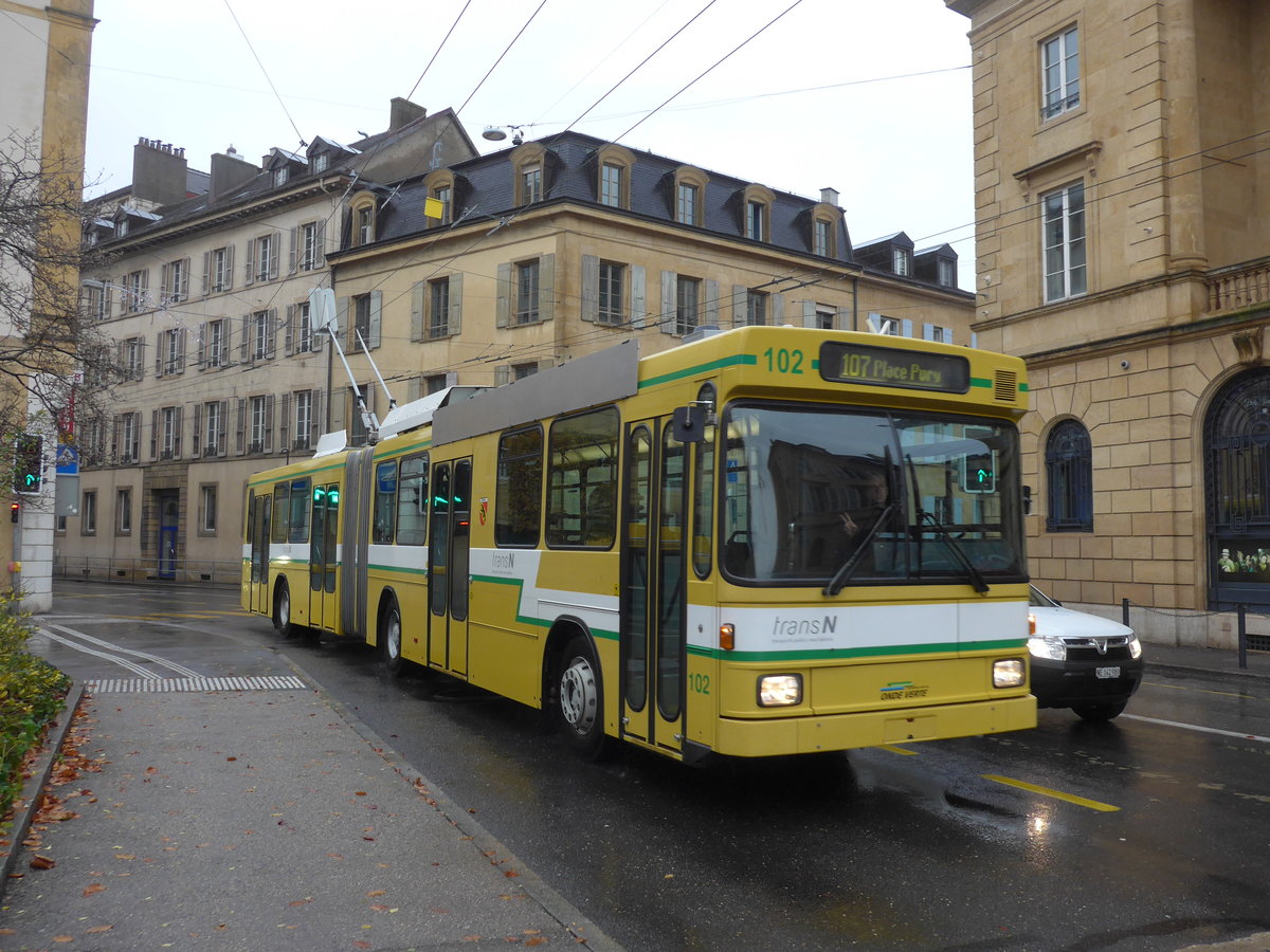(186'621) - transN, La Chaux-de-Fonds - Nr. 102 - NAW/Hess Gelenktrolleybus (ex TN Neuch�tel Nr. 102) am 25. November 2017 in Neuch�tel, Place Pury