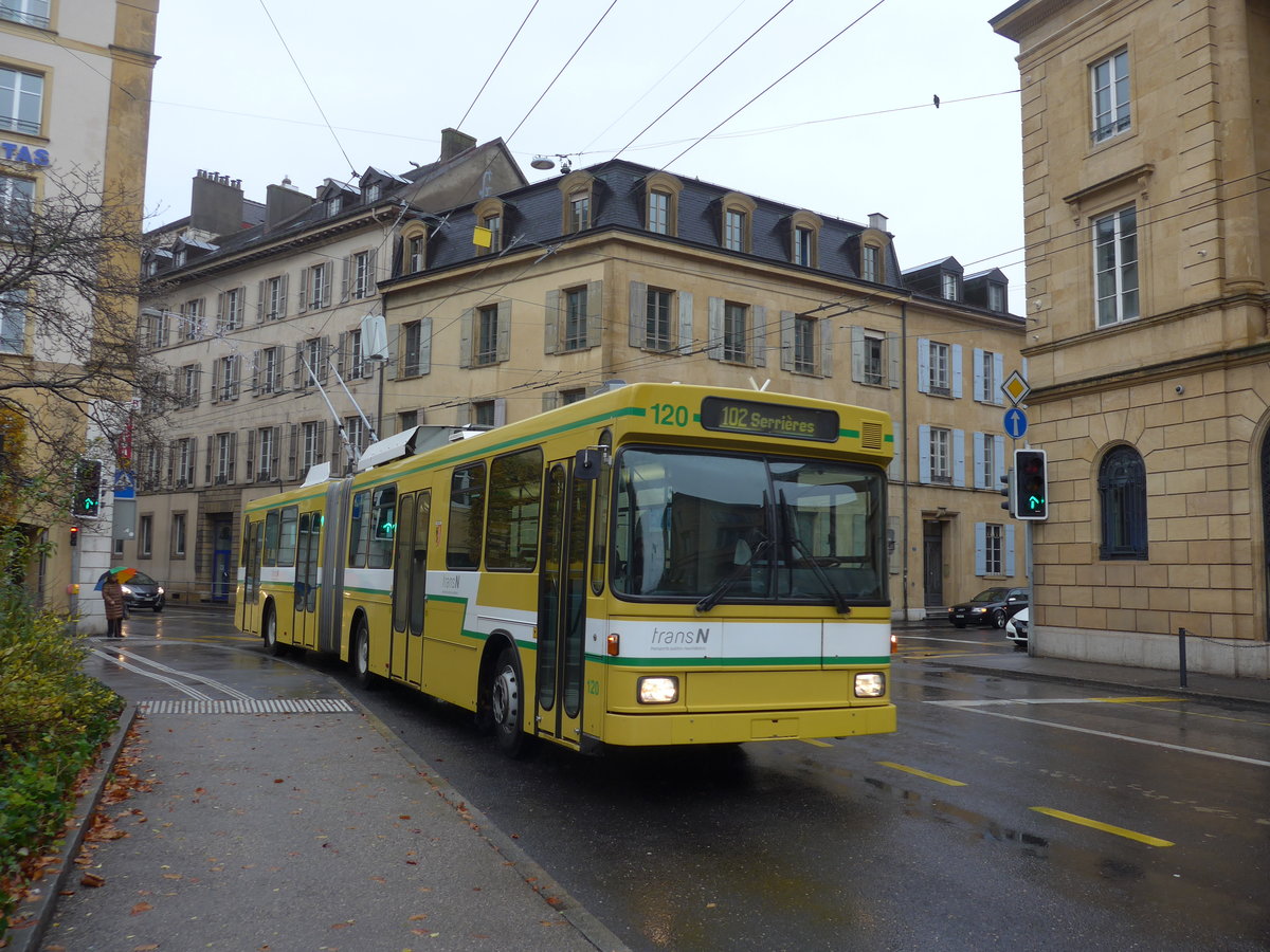 (186'623) - transN, La Chaux-de-Fonds - Nr. 120 - NAW/Hess Gelenktrolleybus (ex TN Neuch�tel Nr. 120) am 25. November 2017 in Neuch�tel, Place Pury
