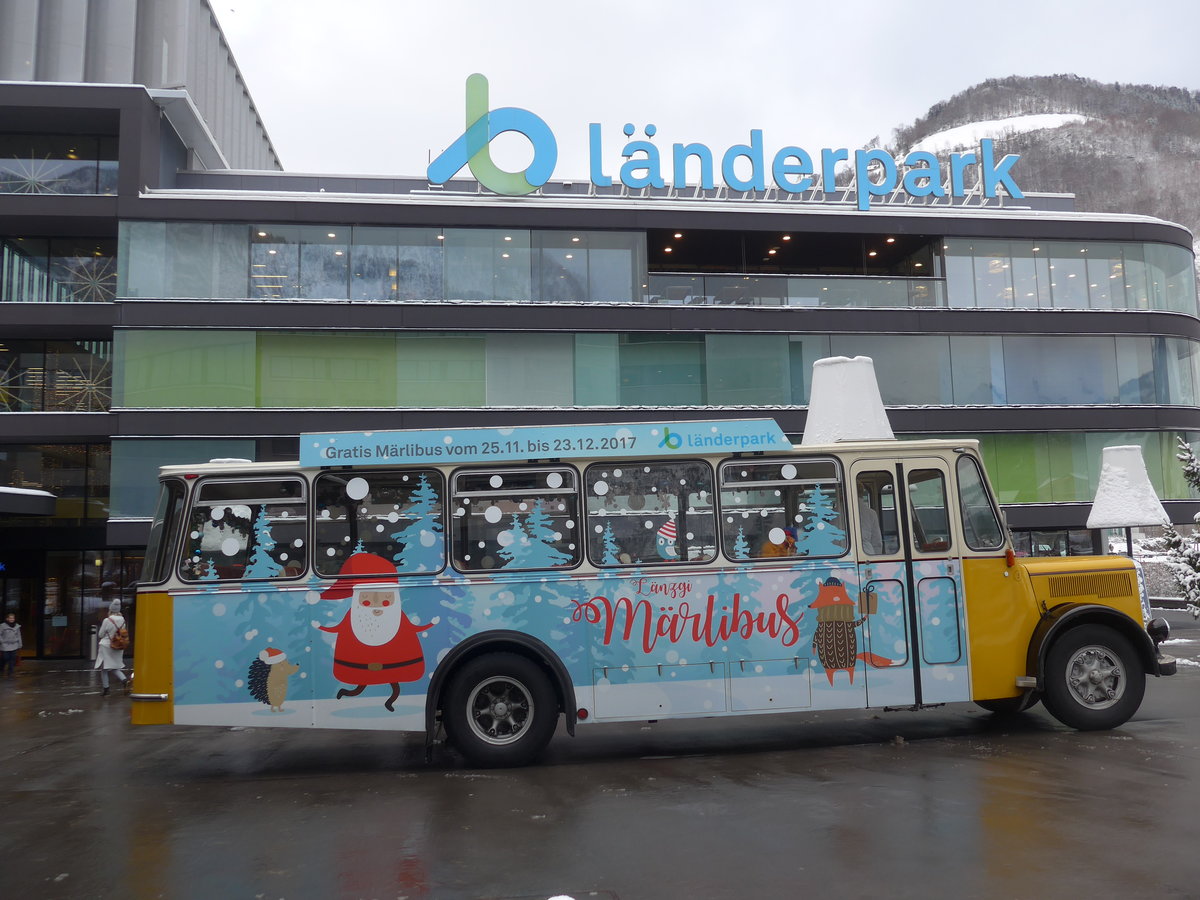 (186'809) - Oldie-Tours Z�risee, Wollerau - Nr. 2/SZ 10'418 - Saurer/R&J (ex Jaggi, Kippel Nr. 4) am 9. Dezember 2017 in Stans, L�nderpark