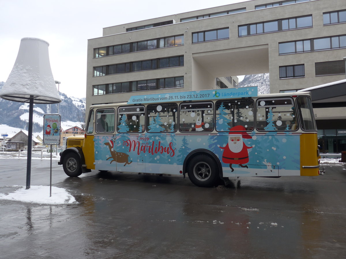 (186'813) - Oldie-Tours Z�risee, Wollerau - Nr. 2/SZ 10'418 - Saurer/R&J (ex Jaggi, Kippel Nr. 4) am 9. Dezember 2017 in Stans, L�nderpark