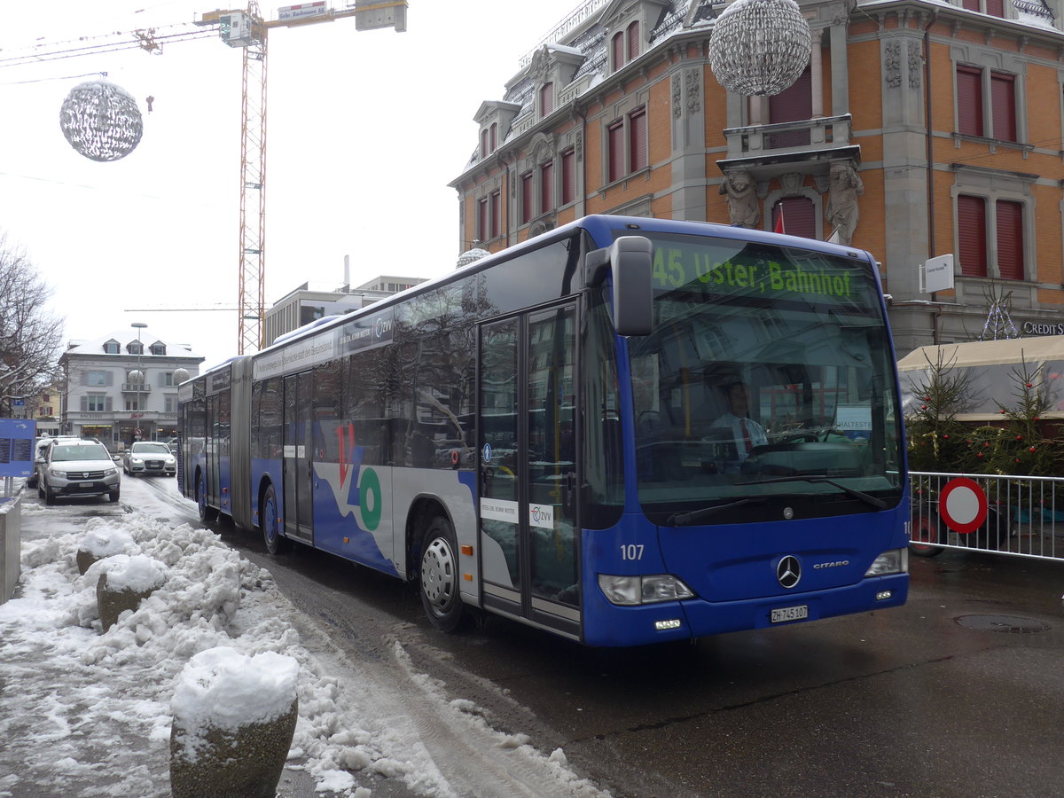 (186'850) - VZO Gr�ningen - Nr. 107/ZH 745'107 - Mercedes am 9. Dezember 2017 beim Bahnhof Uster