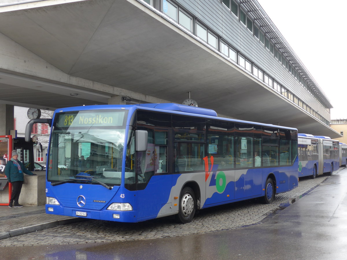 (186'851) - VZO Gr�ningen - Nr. 43/ZH 182'043 - Mercedes am 9. Dezember 2017 beim Bahnhof Uster