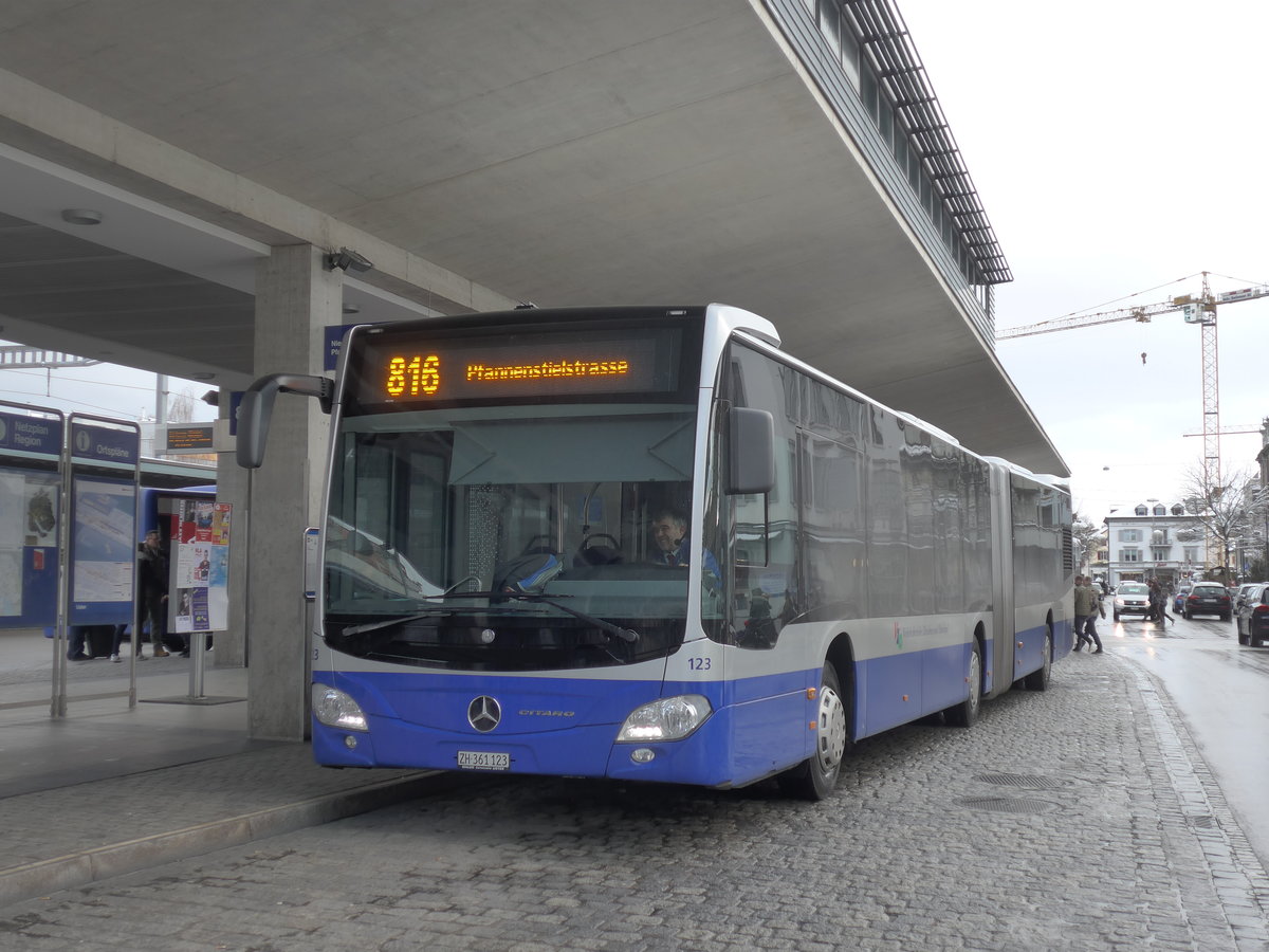 (186'869) - VZO Gr�ningen - Nr. 123/ZH 361'123 - Mercedes am 9. Dezember 2017 beim Bahnhof Uster