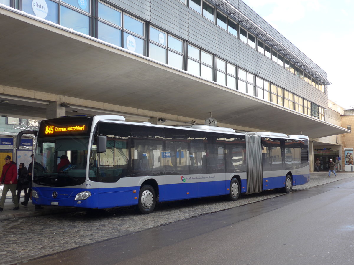(186'875) - VZO Gr�ningen - Nr. 123/ZH 361'123 - Mercedes am 9. Dezember 2017 beim Bahnhof Uster