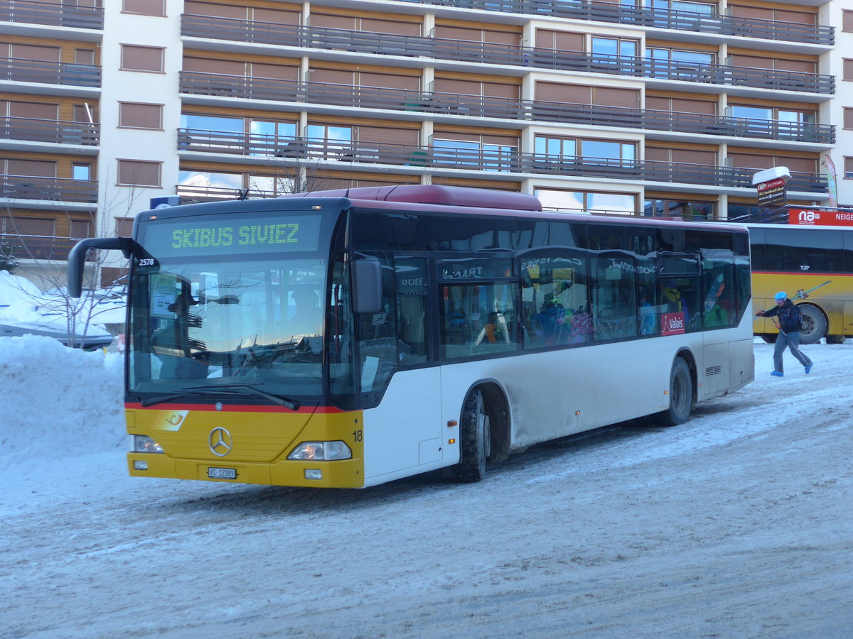 (186'969) - Lathion, Sion - Nr. 18/VS 12'989 - Mercedes (ex PostAuto Wallis Nr. 70; ex Lathion, Sion Nr. 70) am 17. Dezember 2017 in Haute-Nendaz, T�l�cabine
