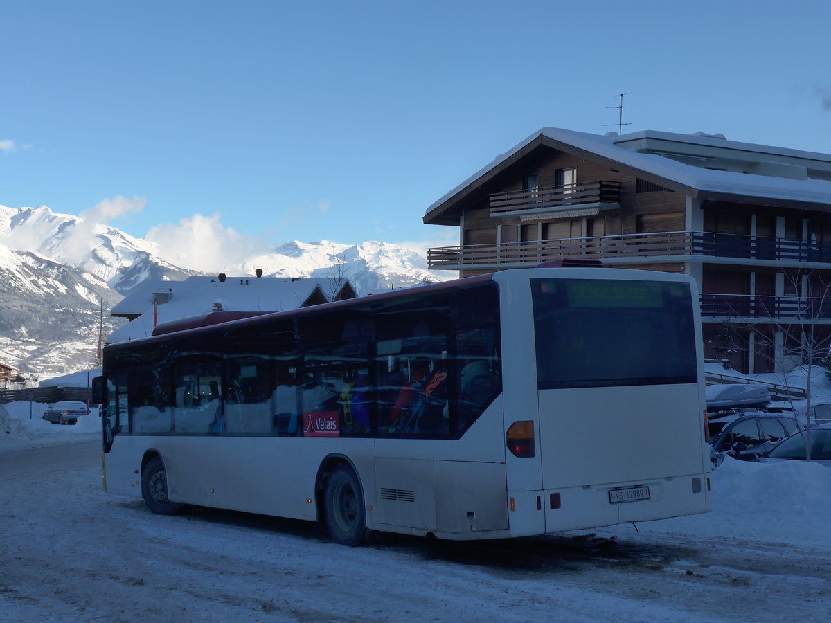 (186'972) - Lathion, Sion - Nr. 18/VS 12'989 - Mercedes (ex PostAuto Wallis Nr. 70; ex Lathion, Sion Nr. 70) am 17. Dezember 2017 in Haute-Nendaz, T�l�cabine