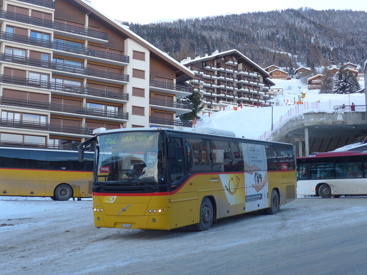 (187'002) - Lathion, Sion - Nr. 3/VS 145'605 - Volvo am 17. Dezember 2017 in Haute-Nendaz, T�l�cabine