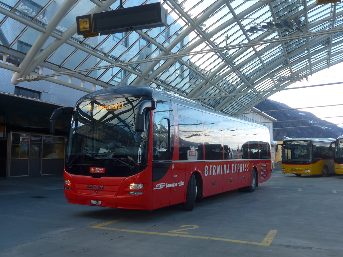 (187'406) - PostAuto Graub�nden - GR 162'994 - MAN (ex GR 162'972) am 26. Dezember 2017 in Chur, Postautostation