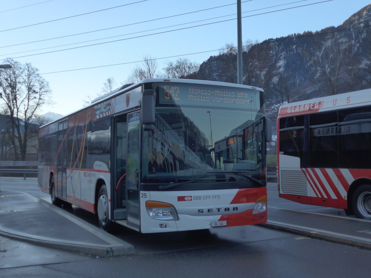 (187'488) - Niederer, Filzbach - Nr. 25/GL 44 - Setra am 31. Dezember 2017 beim Bahnhof Ziegelbr�cke