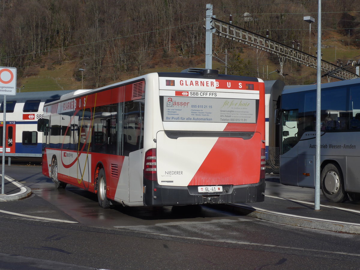 (187'515) - Niederer, Filzbach - Nr. 27/GL 41 - Mercedes am 31. Dezember 2017 beim Bahnhof Ziegelbr�cke