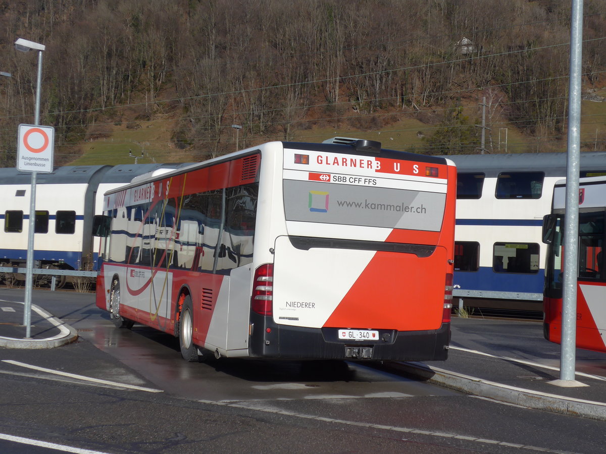 (187'516) - Niederer, Filzbach - Nr. 29/GL 340 - Mercedes am 31. Dezember 2017 beim Bahnhof Ziegelbr�cke
