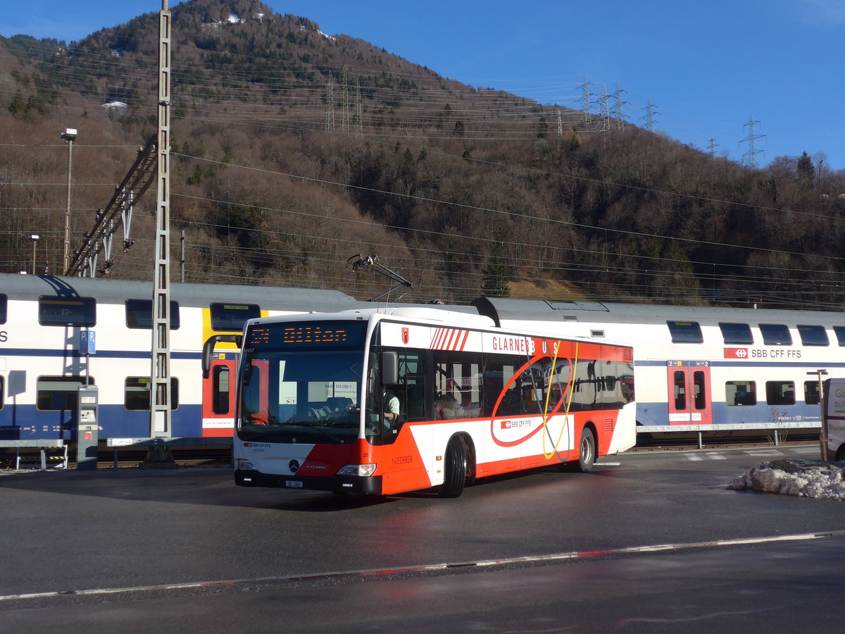 (187'518) - Niederer, Filzbach - Nr. 29/GL 340 - Mercedes am 31. Dezember 2017 beim Bahnhof Ziegelbr�cke