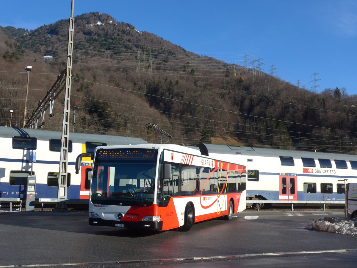 (187'519) - Niederer, Filzbach - Nr. 27/GL 41 - Mercedes am 31. Dezember 2017 beim Bahnhof Ziegelbr�cke
