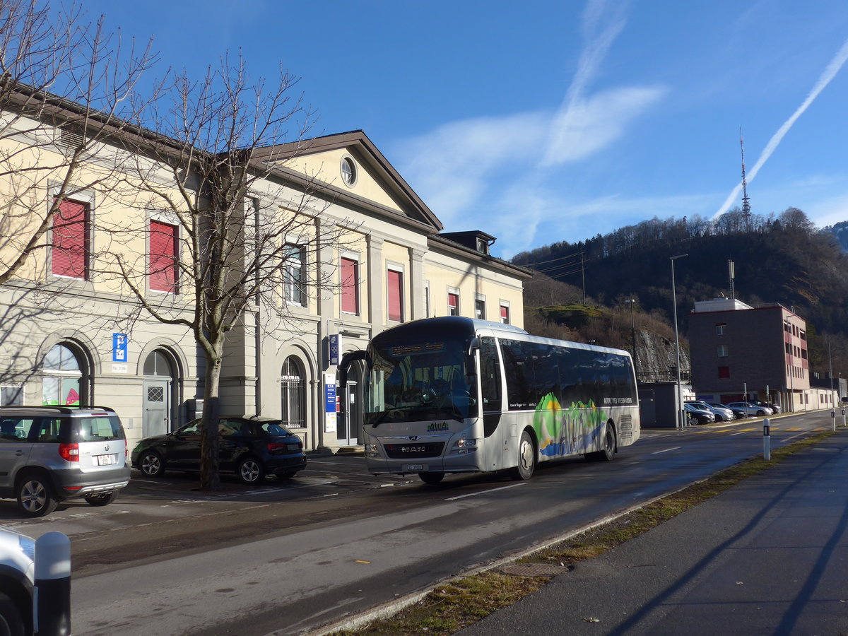 (187'525) - AWA Amden - Nr. 8/SG 39'008 - MAN am 31. Dezember 2017 beim Bahnhof Ziegelbr�cke