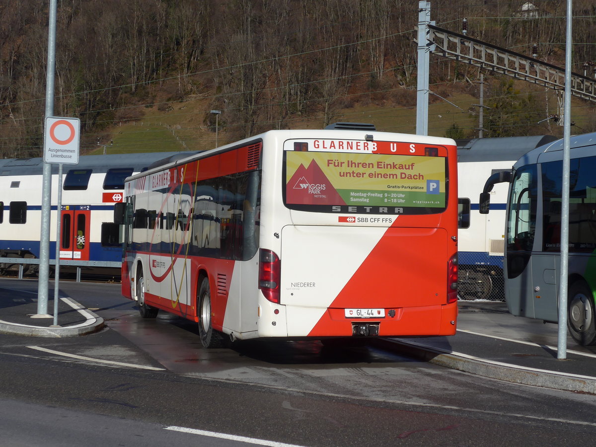 (187'527) - Niederer, Filzbach - Nr. 25/GL 44 - Setra am 31. Dezember 2017 beim Bahnhof Ziegelbr�cke