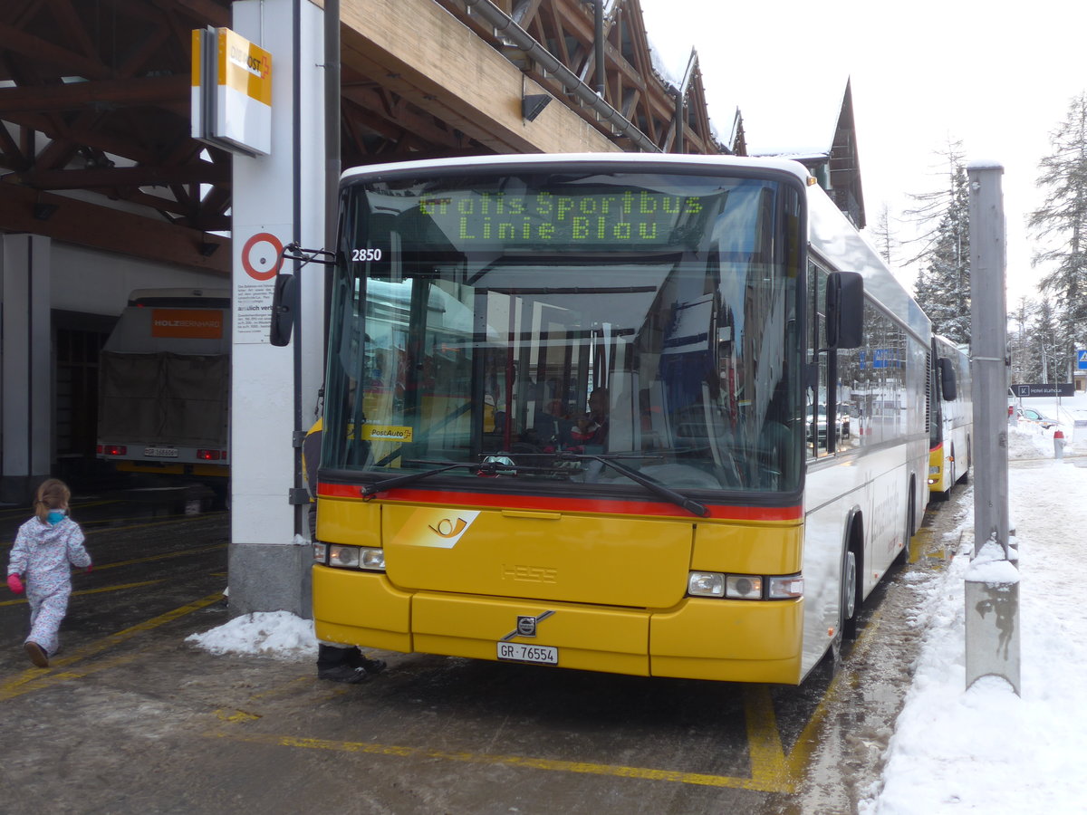 (187'556) - Bossi&Hemmi, Tiefencastel - GR 76'554 - Volvo/Hess (ex D�nser, Trimmis; ex PostAuto Graub�nden; ex P 25'676) am 1. januar 2018 in Lenzerheide, Post