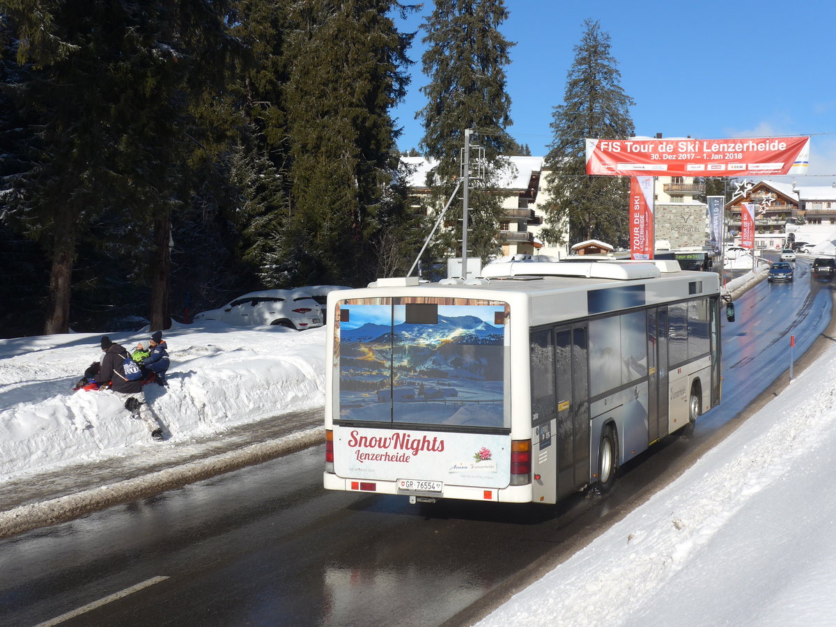 (187'575) - Bossi&Hemmi, Tiefencastel - GR 76'554 - Volvo/Hess (ex D�nser, Trimmis; ex PostAuto Graub�nden; ex P 25'676) am 1. Januar 2018 in Valbella, Tour de Ski