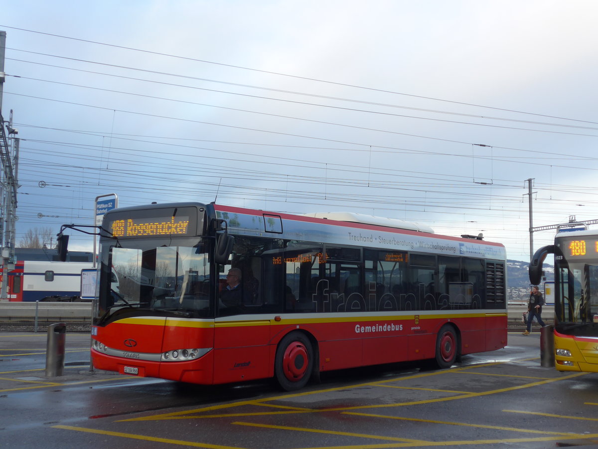(187'613) - Landolt, Pf�ffikon - SZ 104'966 - Solaris am 1. januar 2018 beim Bahnhof Pf�ffikon