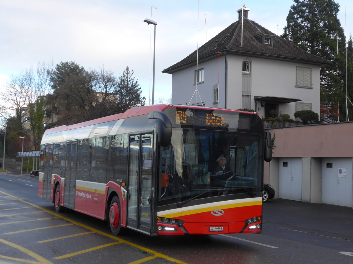 (187'617) - Landolt, Pf�ffikon - SZ 39'898 - Solaris am 1. Januar 2018 beim Bahnhof Pf�ffikon