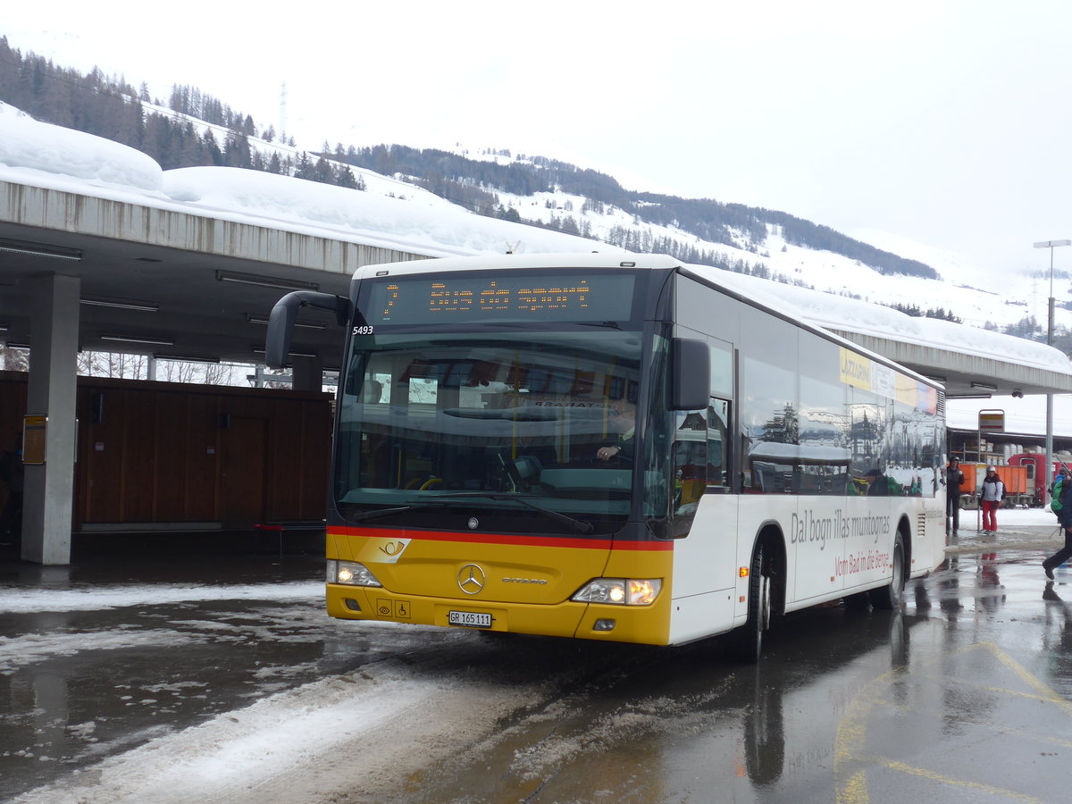(188'744) - PostAuto Graub�nden - GR 165'111 - Mercedes am 16. Februar 2018 beim Bahnhof Scuol-Tarasp