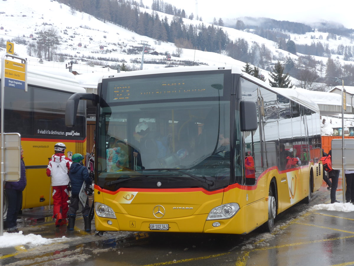(188'754) - PostAuto Graub�nden - GR 102'343 - Mercedes am 16. Februar 2018 beim Bahnhof Scuol-Tarasp